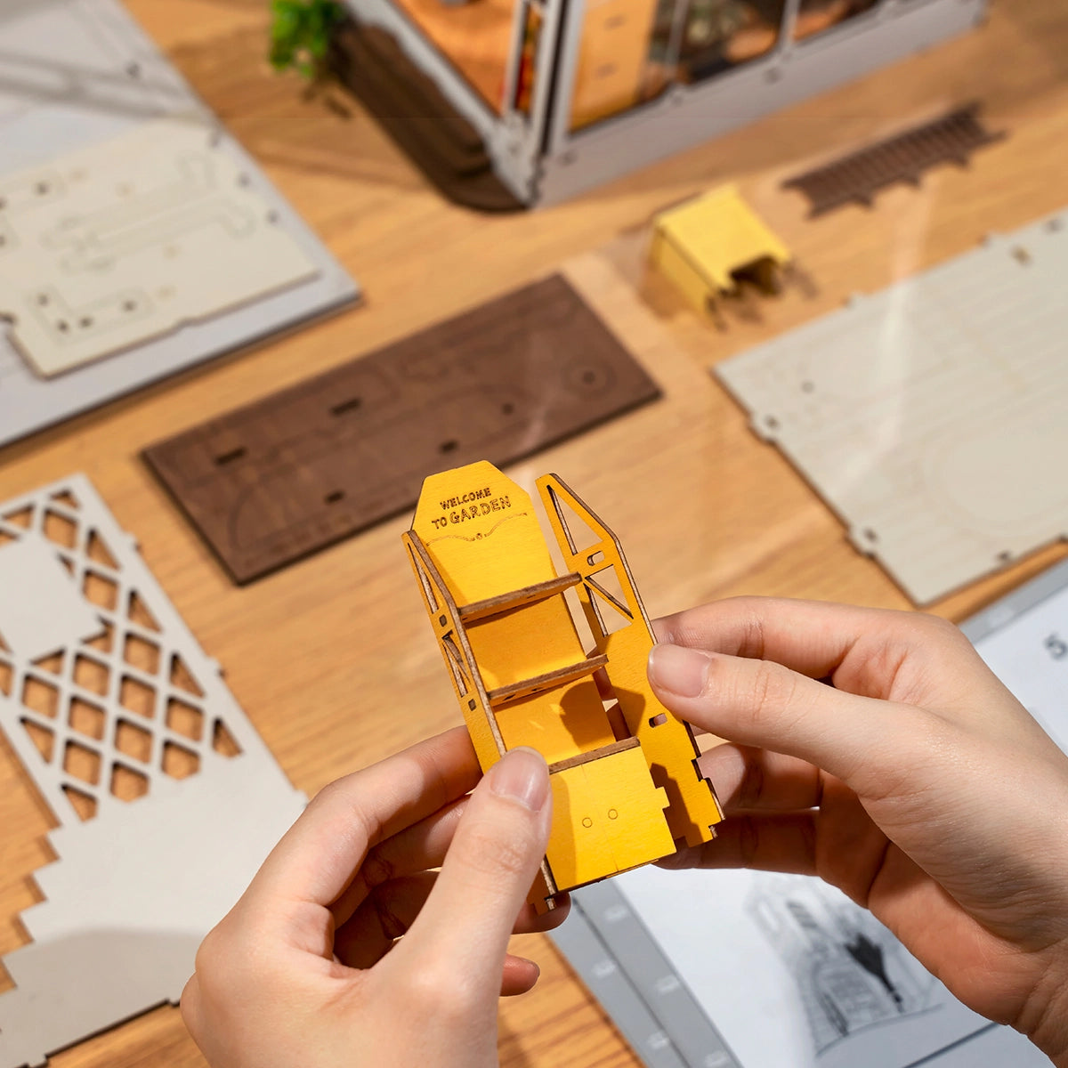 Holiday Garden House Book Nook™
